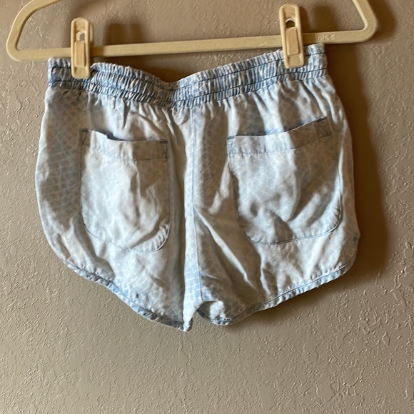 Bella Dahl Tencel Animal Print Shorts - Picture 5 of 6